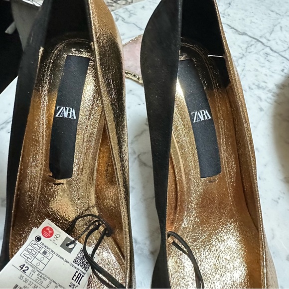 Zara size 42, Tag On, Gold and Black Heel - Picture 2 of 4